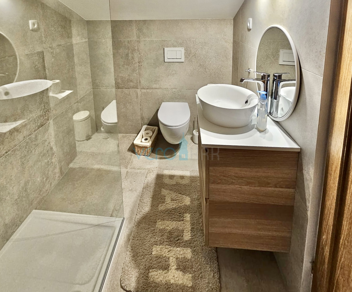 Otok Krk, okolica Malinske, apartma 108m2, pogled, 150m do morja, prodamo