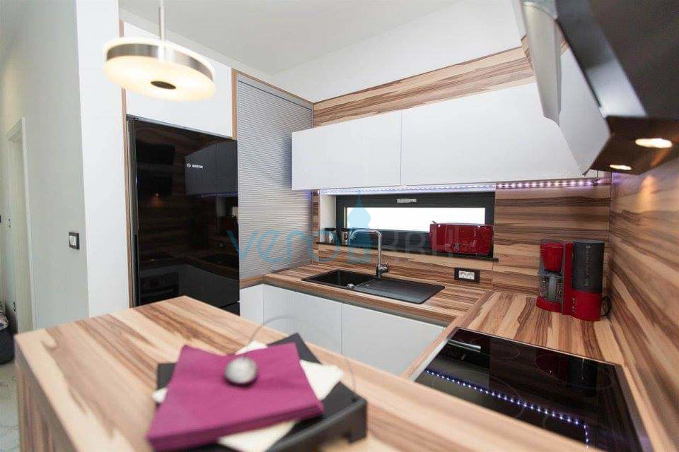 Crikvenica, zaledje - urbana vila z bazenom, prodaja