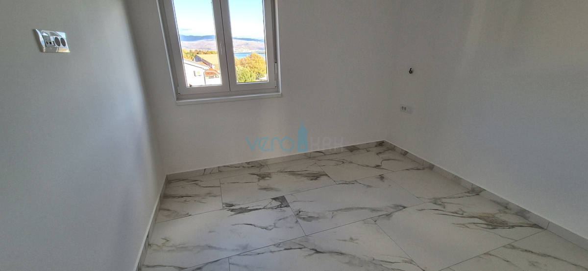Uvala Soline, otok Krk, novogradnja, dvosobni apartma v 2. nadstropju, pogled na morje, prodamo