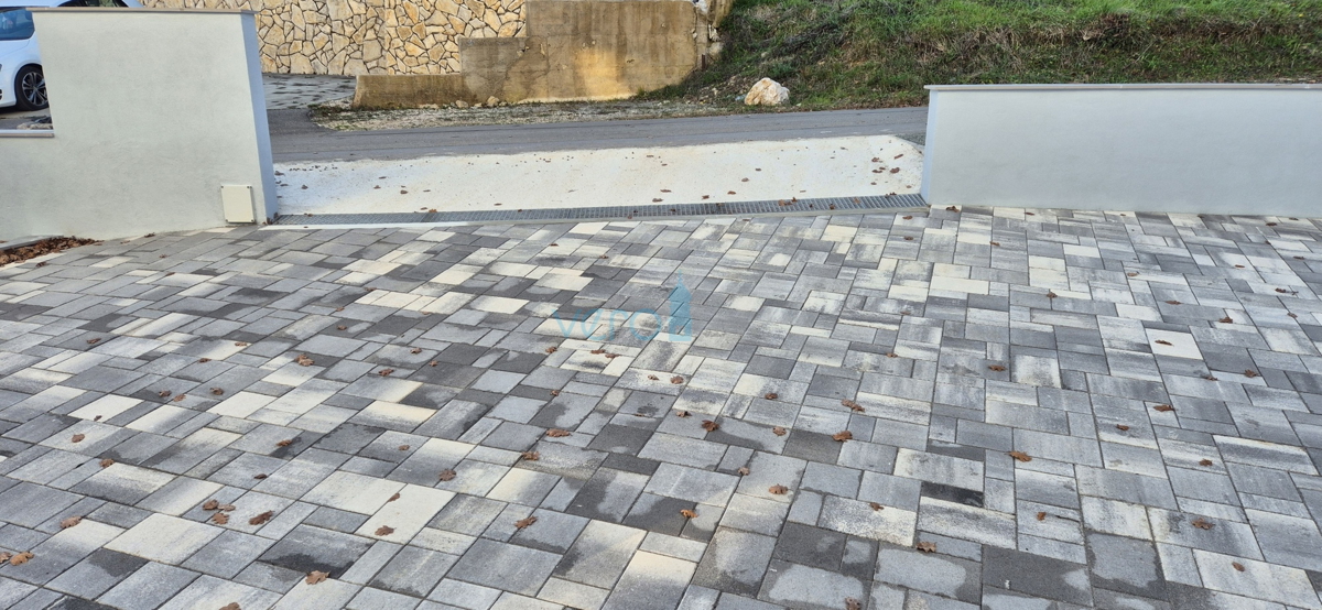 Uvala Soline, otok Krk, novogradnja, dvosobni apartma v 2. nadstropju, pogled na morje, prodamo