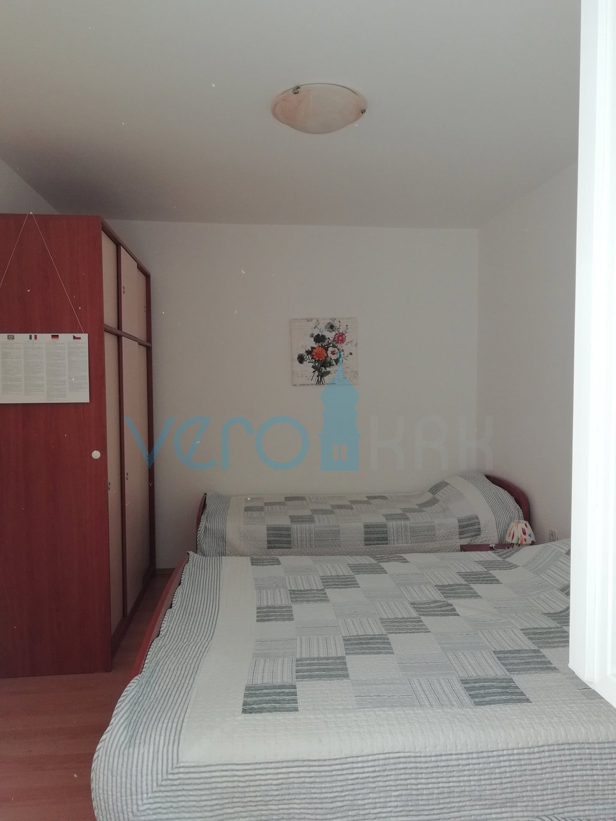 Otok Krk, Omišalj, Samostojna hiša s 4 apartmaji, vrtom in razgledom, 100 m od plaže, prodamo