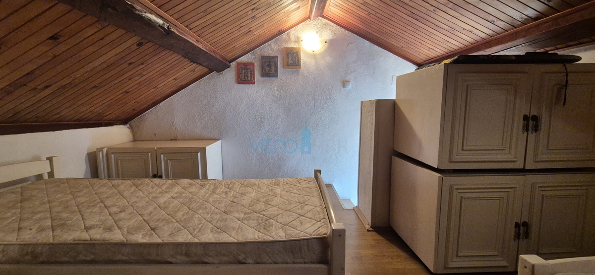 Bakar, Hreljin, samostojna hiša z dvema stanovanji, zemljiščem in pogledom na morje, prodaja