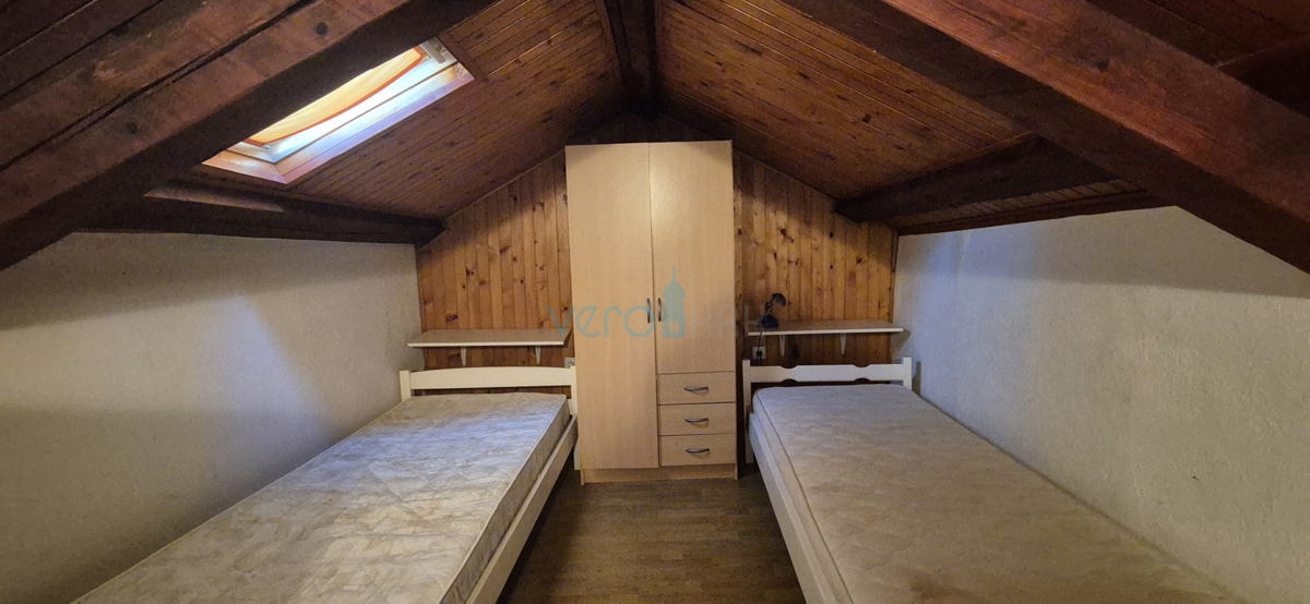 Bakar, Hreljin, samostojna hiša z dvema stanovanji, zemljiščem in pogledom na morje, prodaja