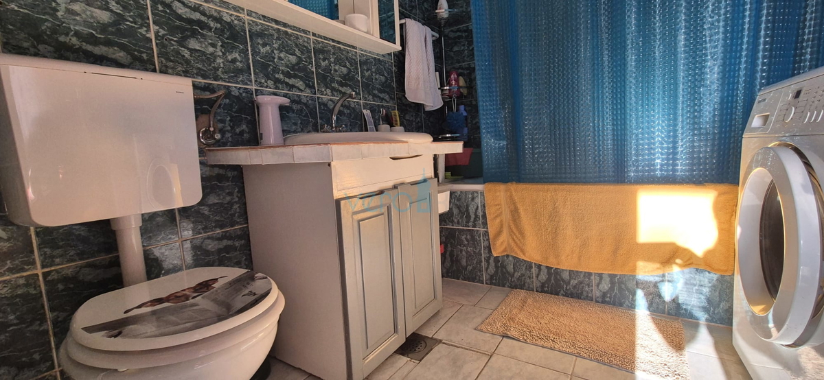 Bakar, Hreljin, samostojna hiša z dvema stanovanji, zemljiščem in pogledom na morje, prodaja