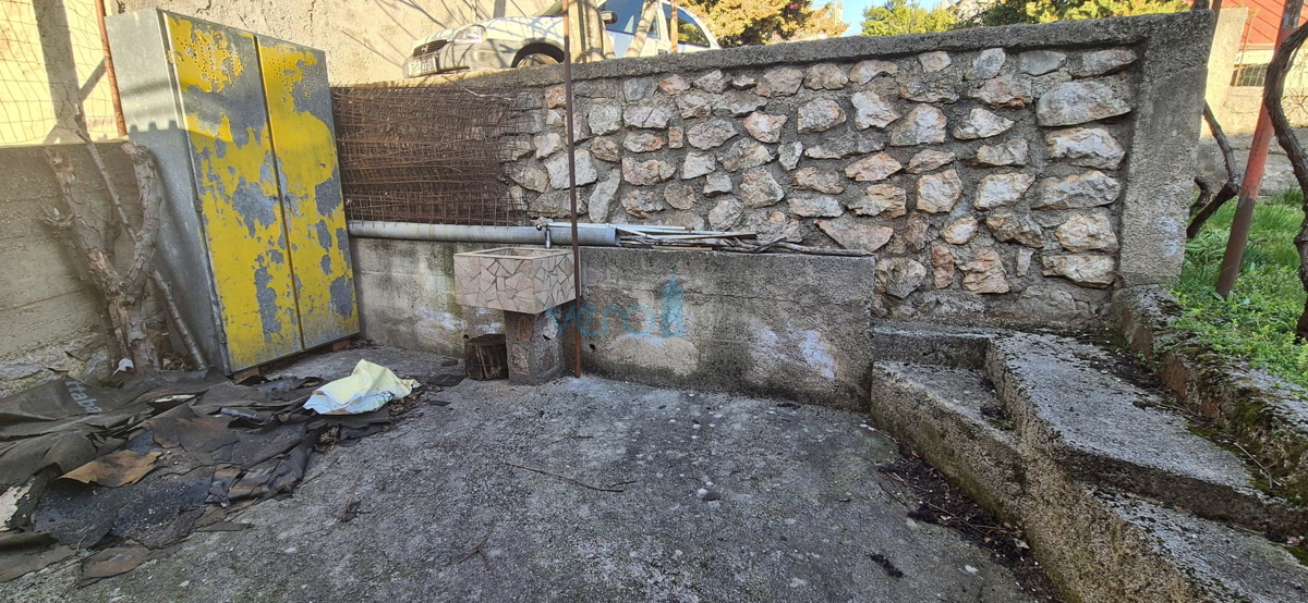 Bakar, Hreljin, samostojna hiša z dvema stanovanji, zemljiščem in pogledom na morje, prodaja