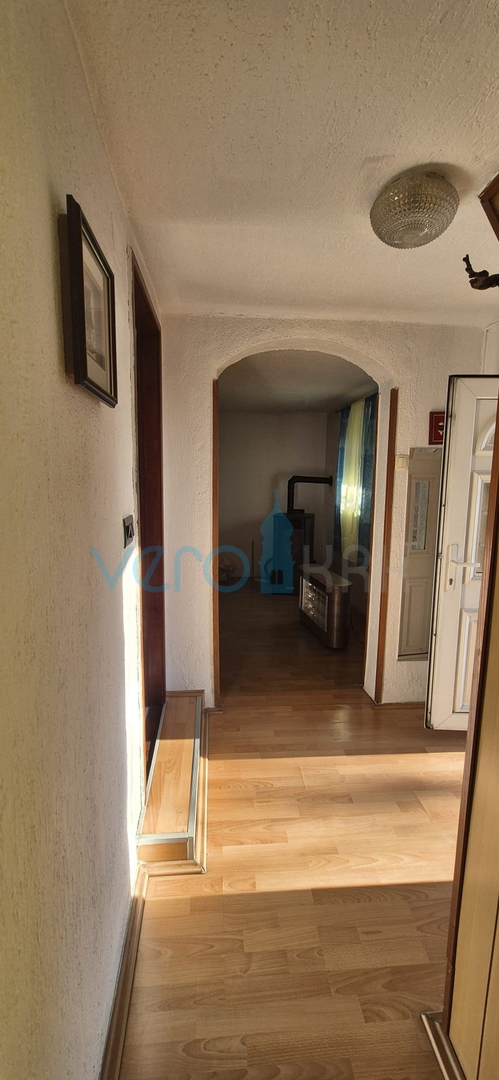 Bakar, Hreljin, samostojna hiša z dvema stanovanji, zemljiščem in pogledom na morje, prodaja