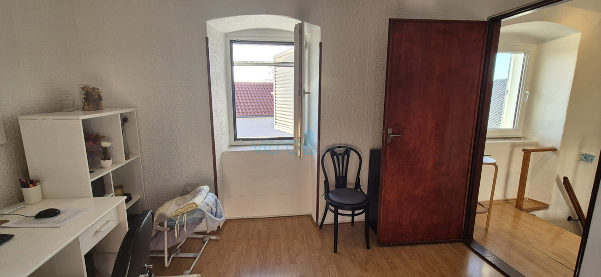 Bakar, Hreljin, samostojna hiša z dvema stanovanji, zemljiščem in pogledom na morje, prodaja