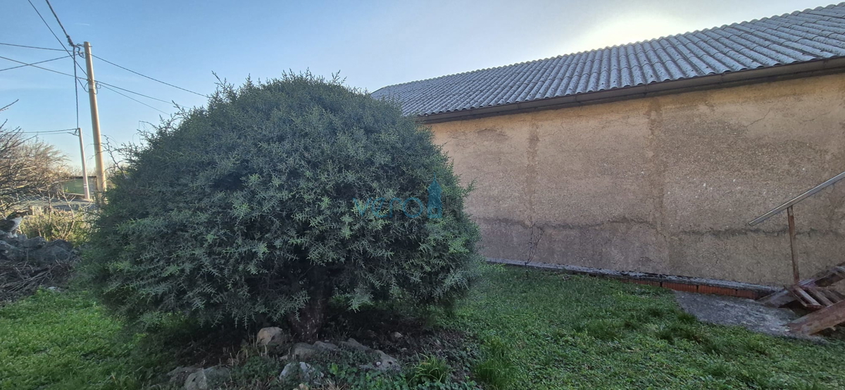 Bakar, Hreljin, samostojna hiša z dvema stanovanji, zemljiščem in pogledom na morje, prodaja