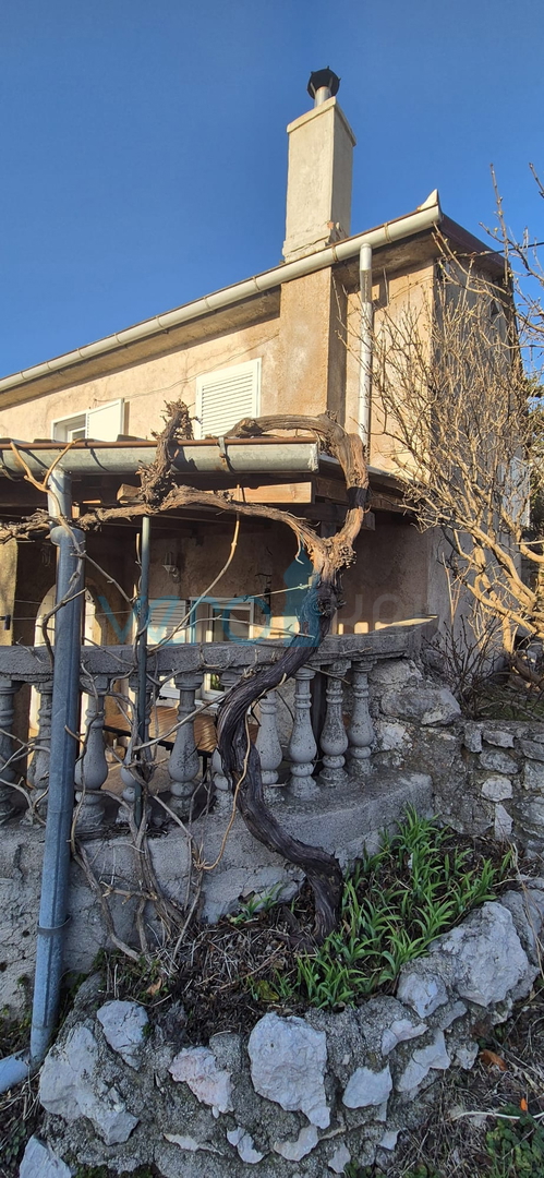 Bakar, Hreljin, samostojna hiša z dvema stanovanji, zemljiščem in pogledom na morje, prodaja