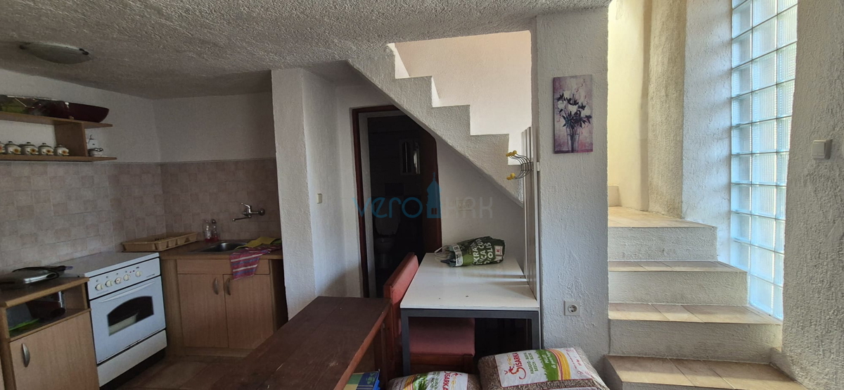 Bakar, Hreljin, samostojna hiša z dvema stanovanji, zemljiščem in pogledom na morje, prodaja