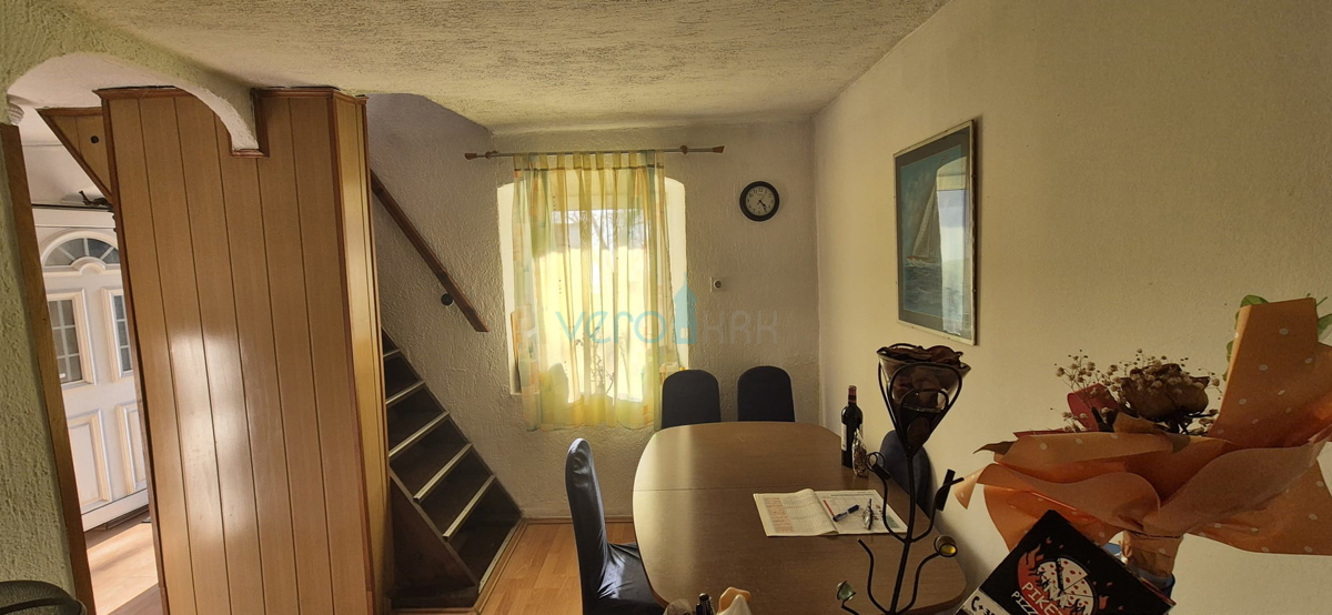 Bakar, Hreljin, samostojna hiša z dvema stanovanji, zemljiščem in pogledom na morje, prodaja