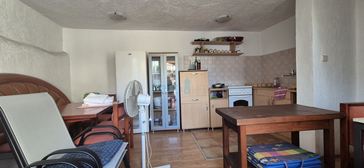 Bakar, Hreljin, samostojna hiša z dvema stanovanji, zemljiščem in pogledom na morje, prodaja