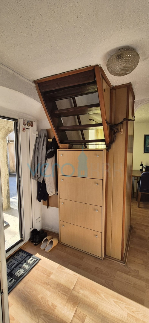 Bakar, Hreljin, samostojna hiša z dvema stanovanji, zemljiščem in pogledom na morje, prodaja