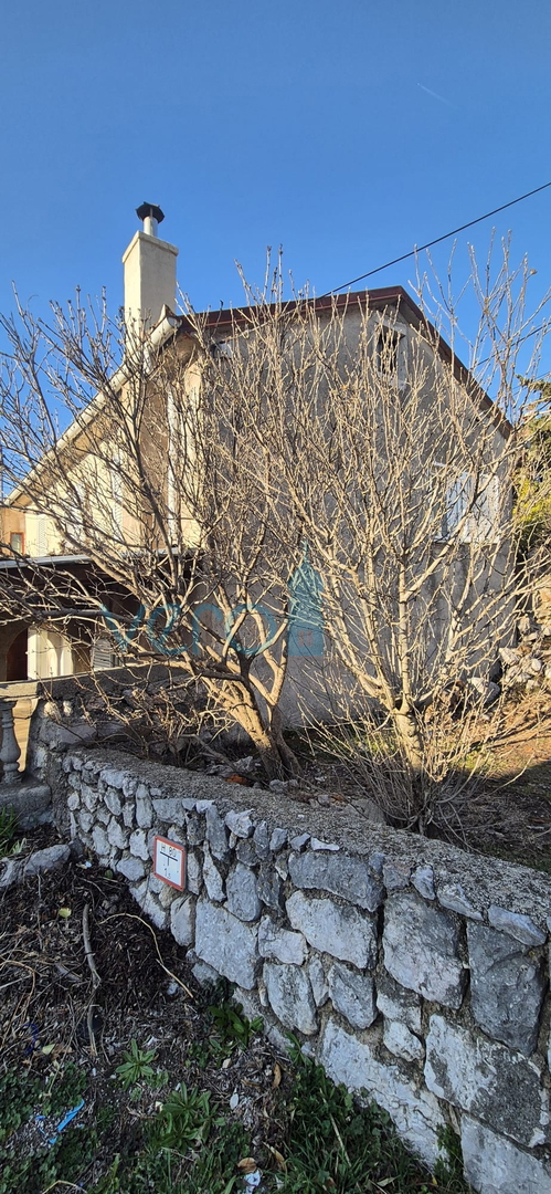 Bakar, Hreljin, samostojna hiša z dvema stanovanji, zemljiščem in pogledom na morje, prodaja