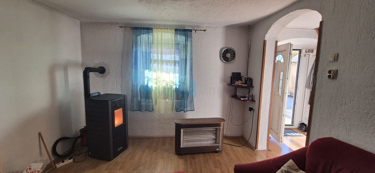 Bakar, Hreljin, samostojna hiša z dvema stanovanji, zemljiščem in pogledom na morje, prodaja