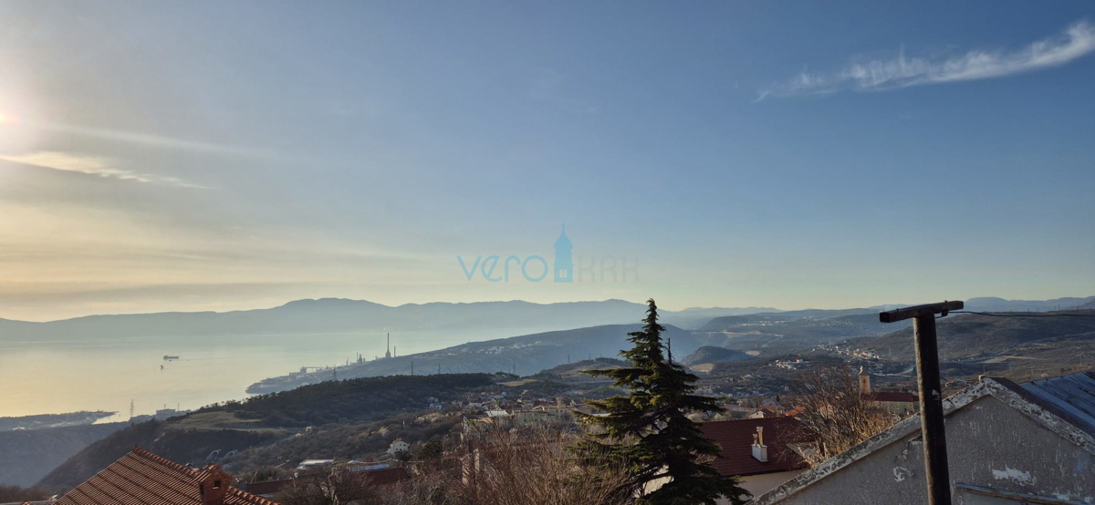 Bakar, Hreljin, samostojna hiša z dvema stanovanji, zemljiščem in pogledom na morje, prodaja