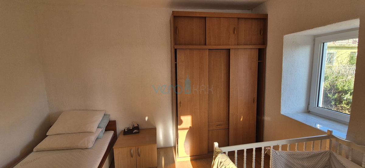 Bakar, Hreljin, samostojna hiša z dvema stanovanji, zemljiščem in pogledom na morje, prodaja