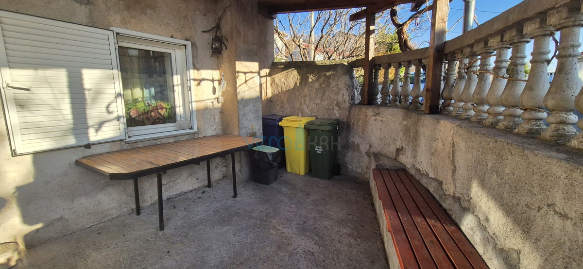 Bakar, Hreljin, samostojna hiša z dvema stanovanji, zemljiščem in pogledom na morje, prodaja