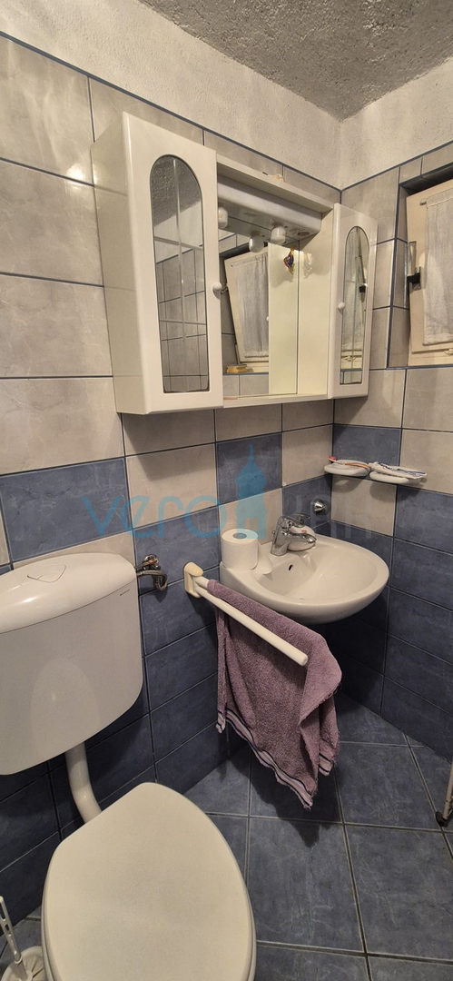 Bakar, Hreljin, samostojna hiša z dvema stanovanji, zemljiščem in pogledom na morje, prodaja