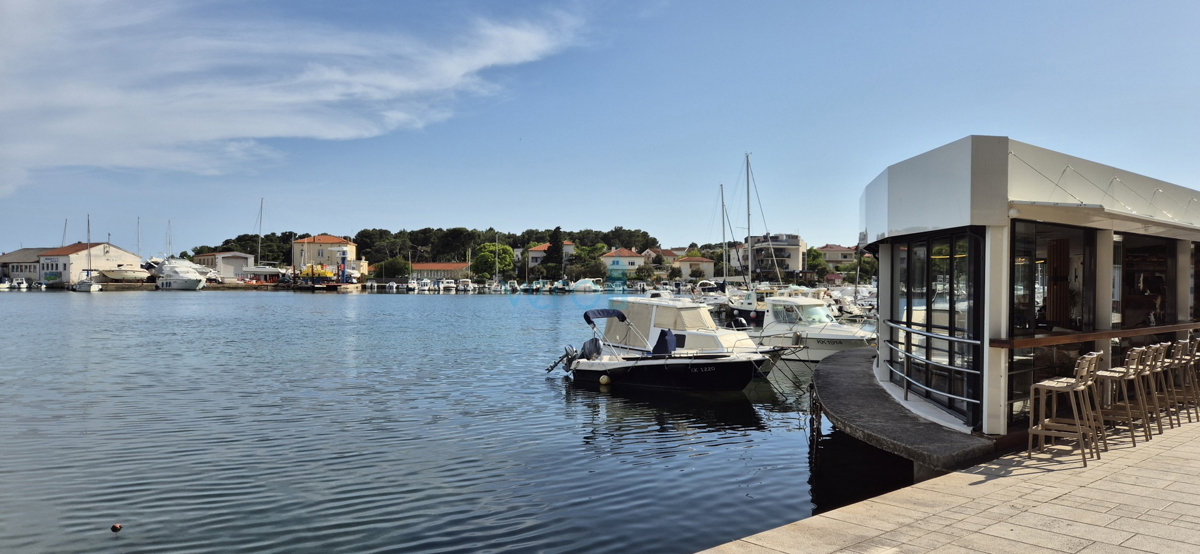 Mesto Krk, otok Krk, enosobno stanovanje z razgledom, najem