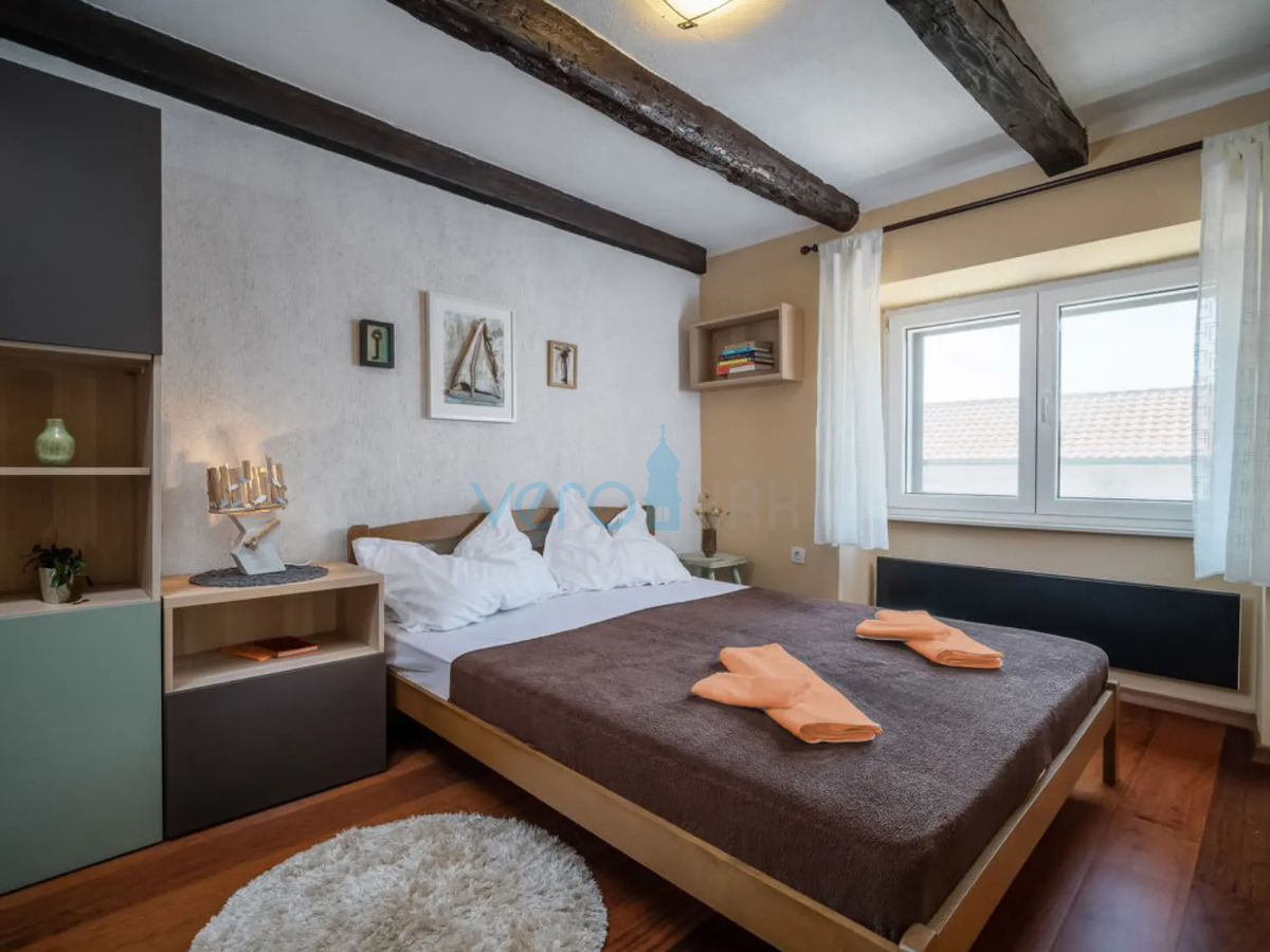 Otok Krk, Dobrinj, Kras, dvojna hiša 169 m2, prodaja