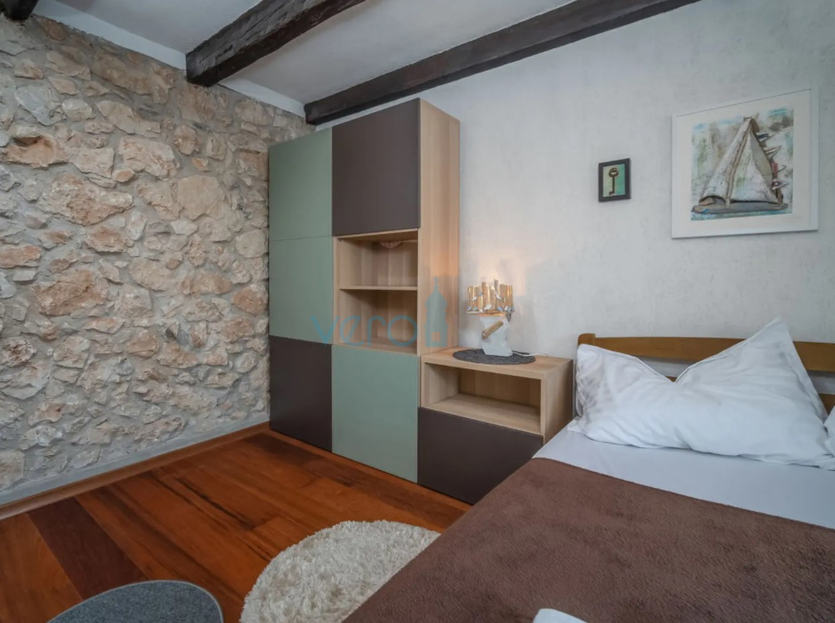 Otok Krk, Dobrinj, Kras, dvojna hiša 169 m2, prodaja