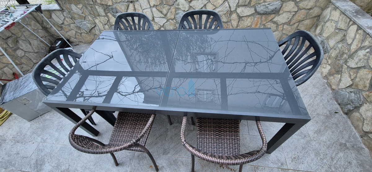 Šilo, otok Krk, dvosobno stanovanje v pritličju, vrt, prodaja