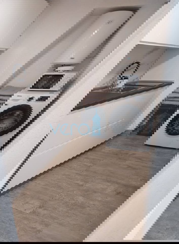 Omišalj, center, otok Krk, kamnita hiša v nizu, vrt, prodaja