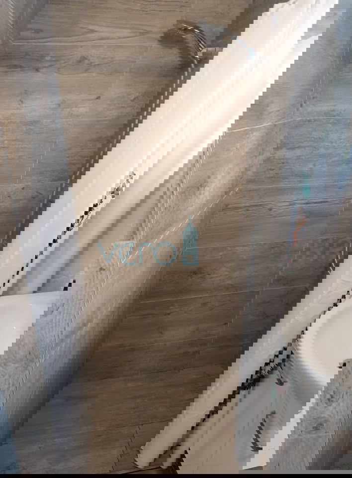 Omišalj, center, otok Krk, kamnita hiša v nizu, vrt, prodaja