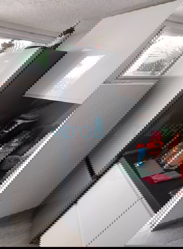 Omišalj, center, otok Krk, kamnita hiša v nizu, vrt, prodaja