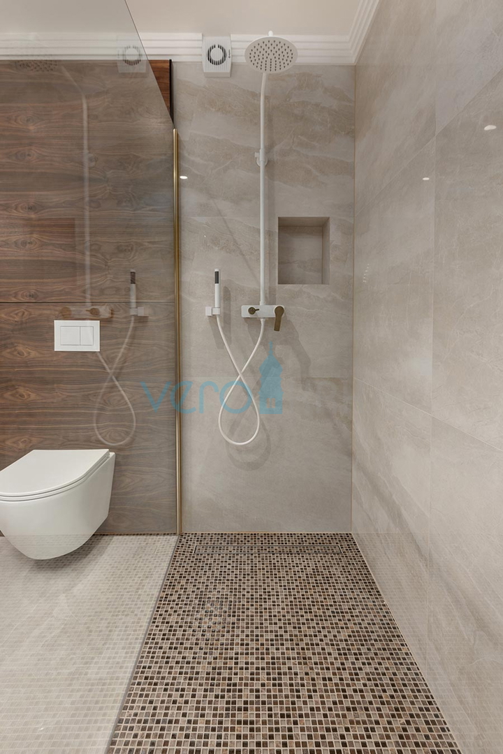 Malinska, otok Krk, luksuzno stanovanje z bazenom v pritličju, novogradnja, vrt, 150 m do morja, prodaja