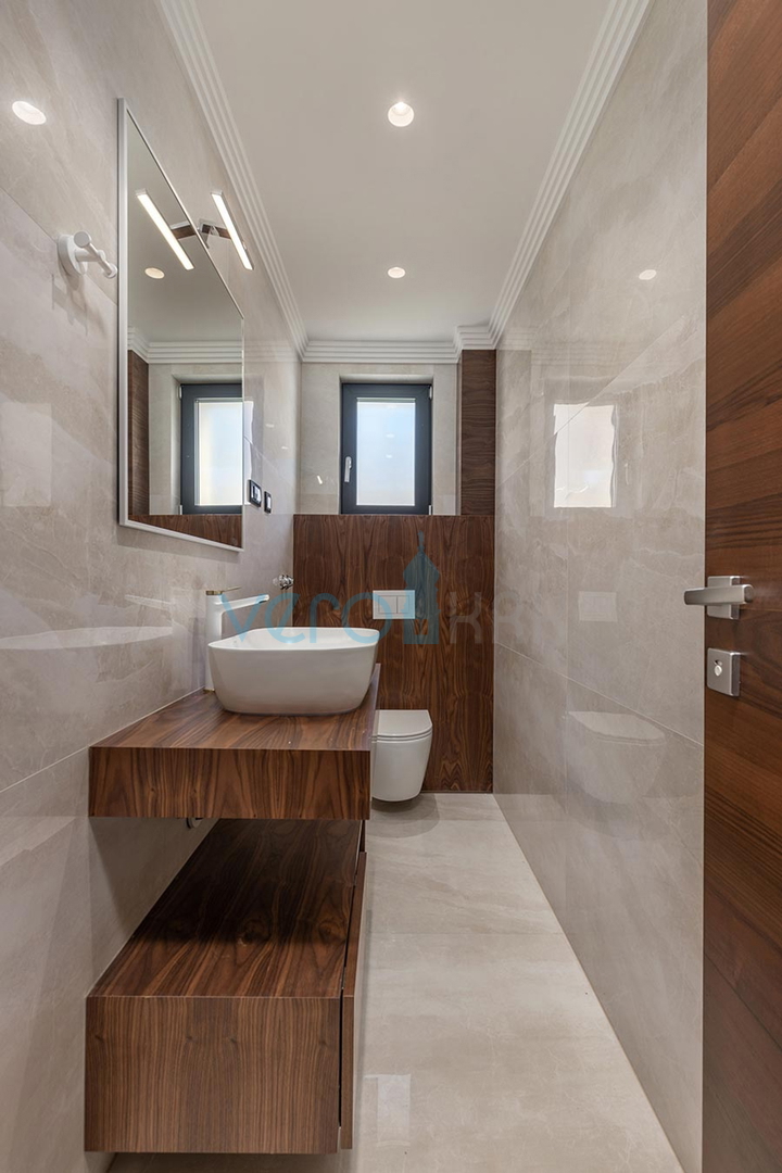 Malinska, otok Krk, luksuzno stanovanje z bazenom v pritličju, novogradnja, vrt, 150 m do morja, prodaja