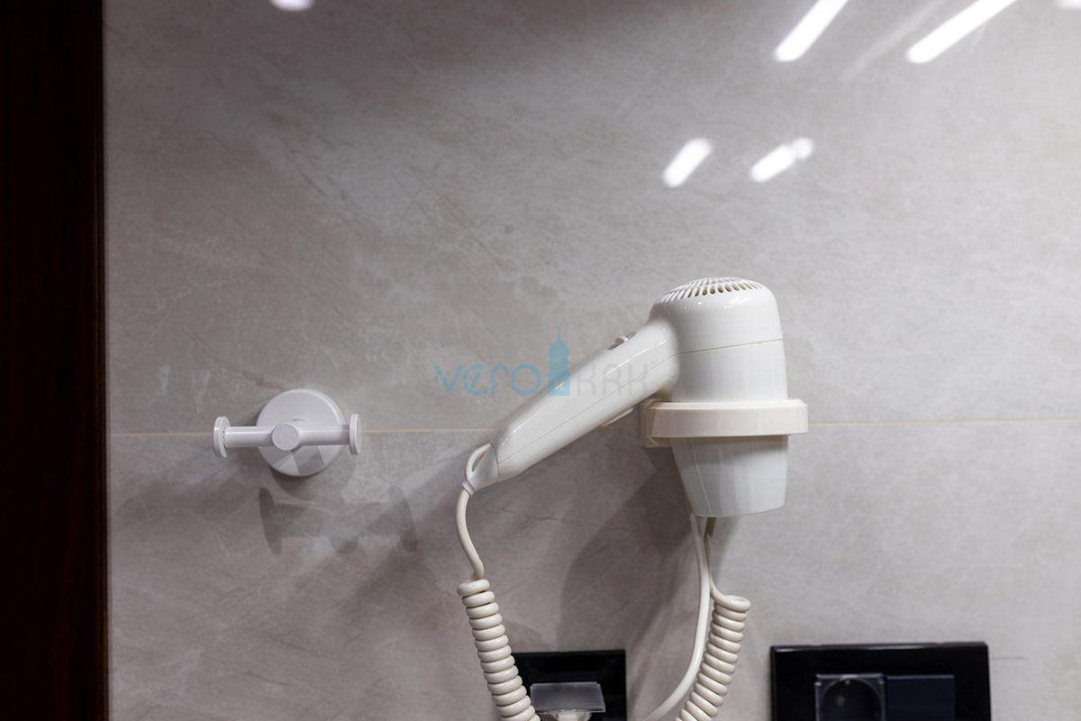 Malinska, otok Krk, luksuzno stanovanje z bazenom v pritličju, novogradnja, vrt, 150 m do morja, prodaja