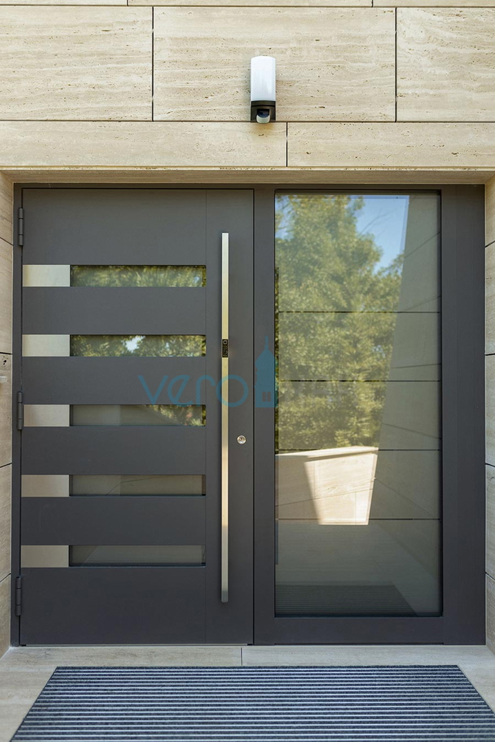 Malinska, otok Krk, luksuzno stanovanje z bazenom v pritličju, novogradnja, vrt, 150 m do morja, prodaja