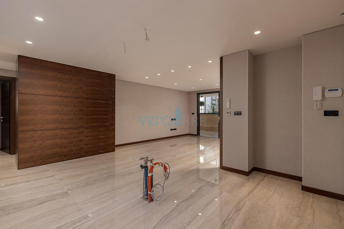 Malinska, otok Krk, luksuzno stanovanje z bazenom v pritličju, novogradnja, vrt, 150 m do morja, prodaja