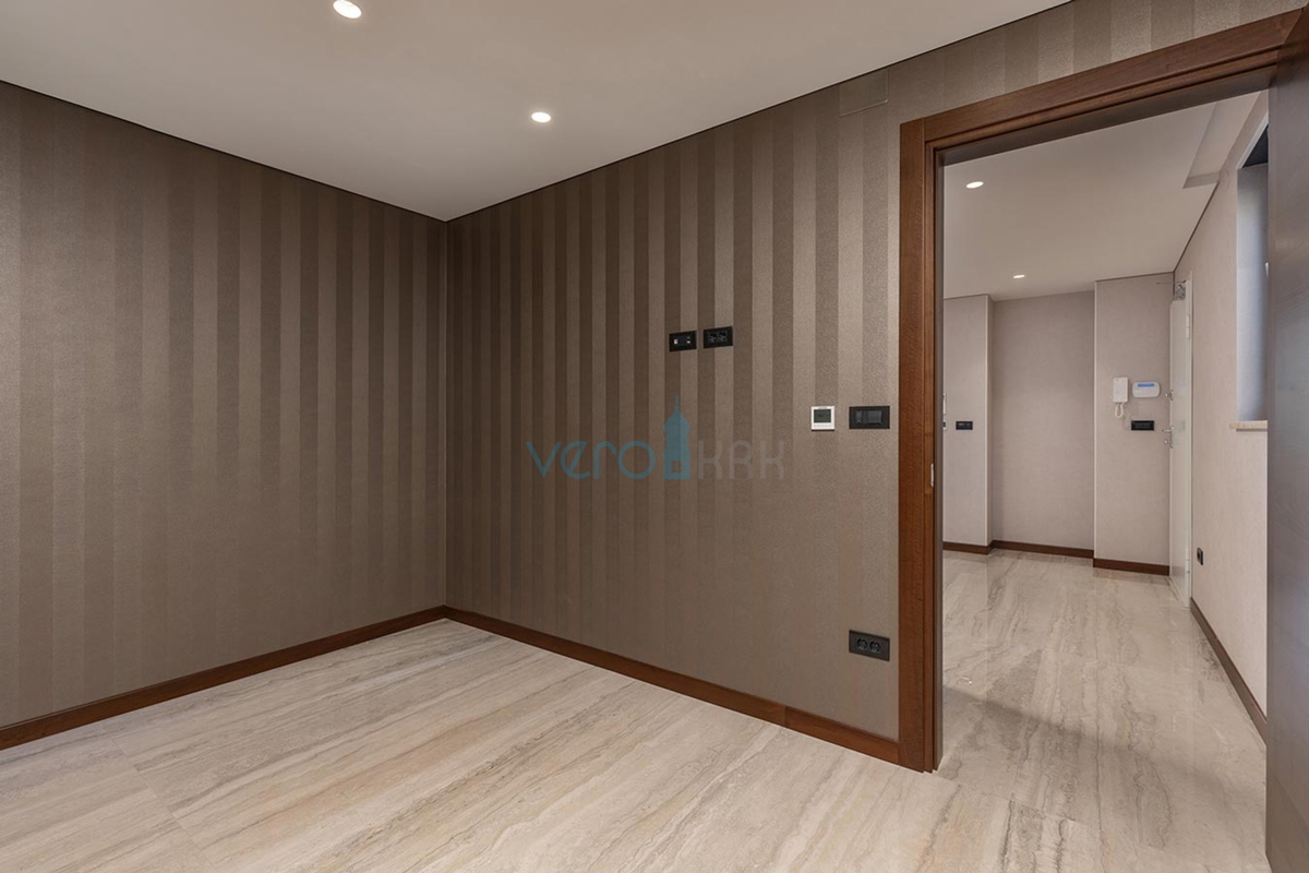 Malinska, otok Krk, luksuzno stanovanje z bazenom v pritličju, novogradnja, vrt, 150 m do morja, prodaja