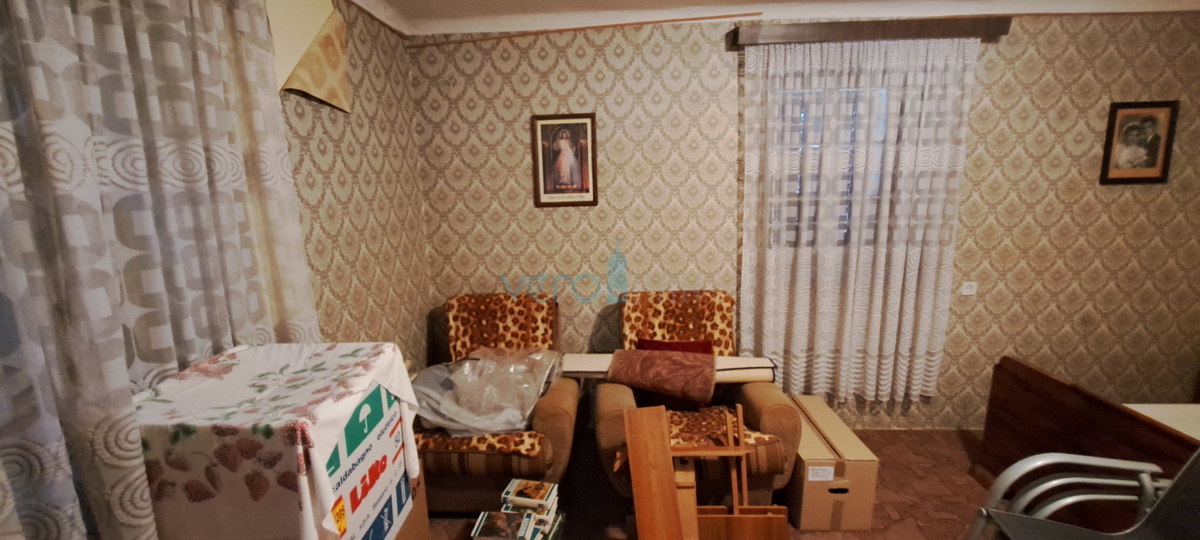 Malinska, samostojna kamnita hiša 160 m2 blizu morja in centra mesta, prodaja