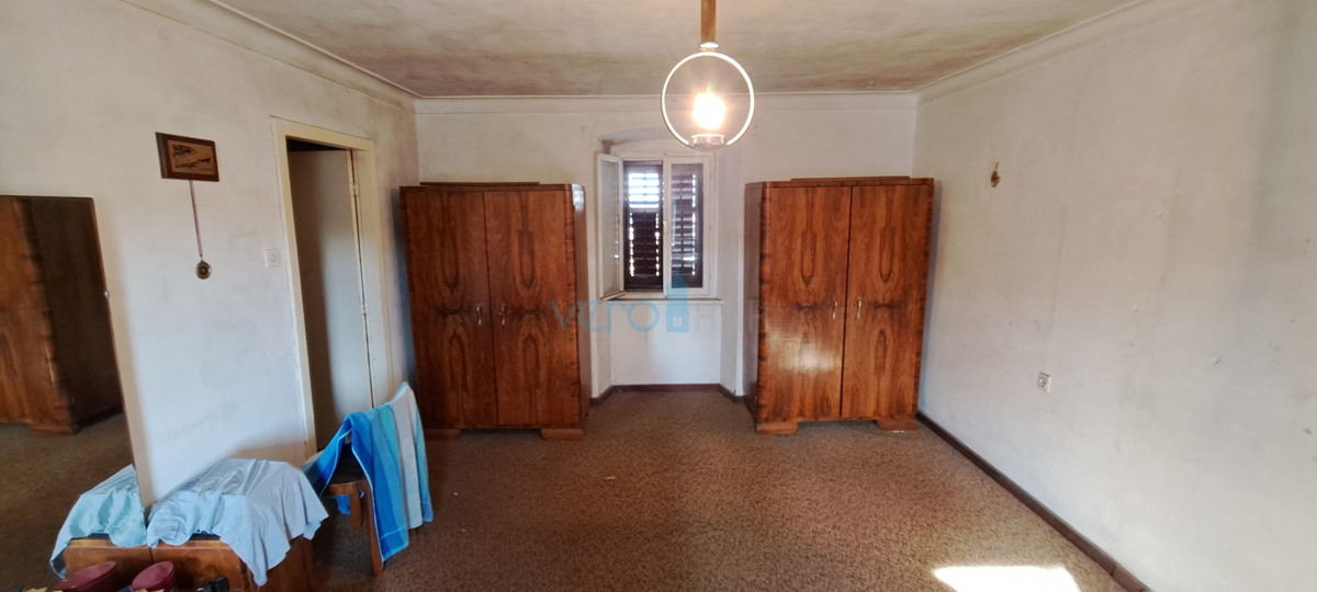 Malinska, samostojna kamnita hiša 160 m2 blizu morja in centra mesta, prodaja