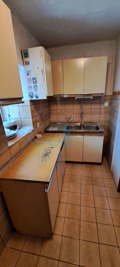 Malinska, samostojna kamnita hiša 160 m2 blizu morja in centra mesta, prodaja