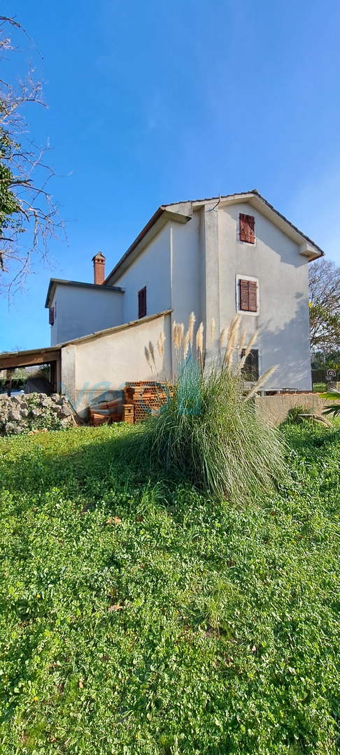 Malinska, samostojna kamnita hiša 160 m2 blizu morja in centra mesta, prodaja