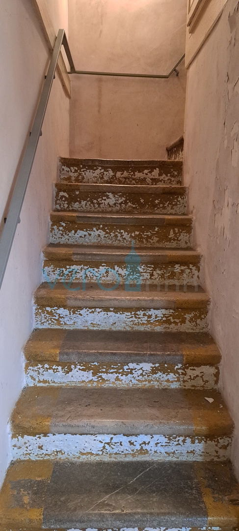 Malinska, samostojna kamnita hiša 160 m2 blizu morja in centra mesta, prodaja