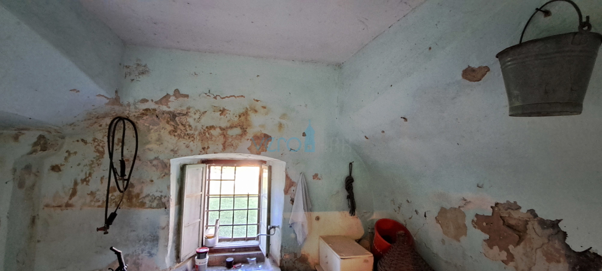 Malinska, samostojna kamnita hiša 160 m2 blizu morja in centra mesta, prodaja