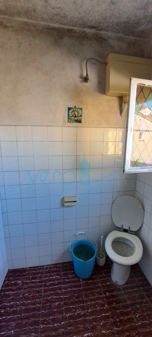 Malinska, samostojna kamnita hiša 160 m2 blizu morja in centra mesta, prodaja