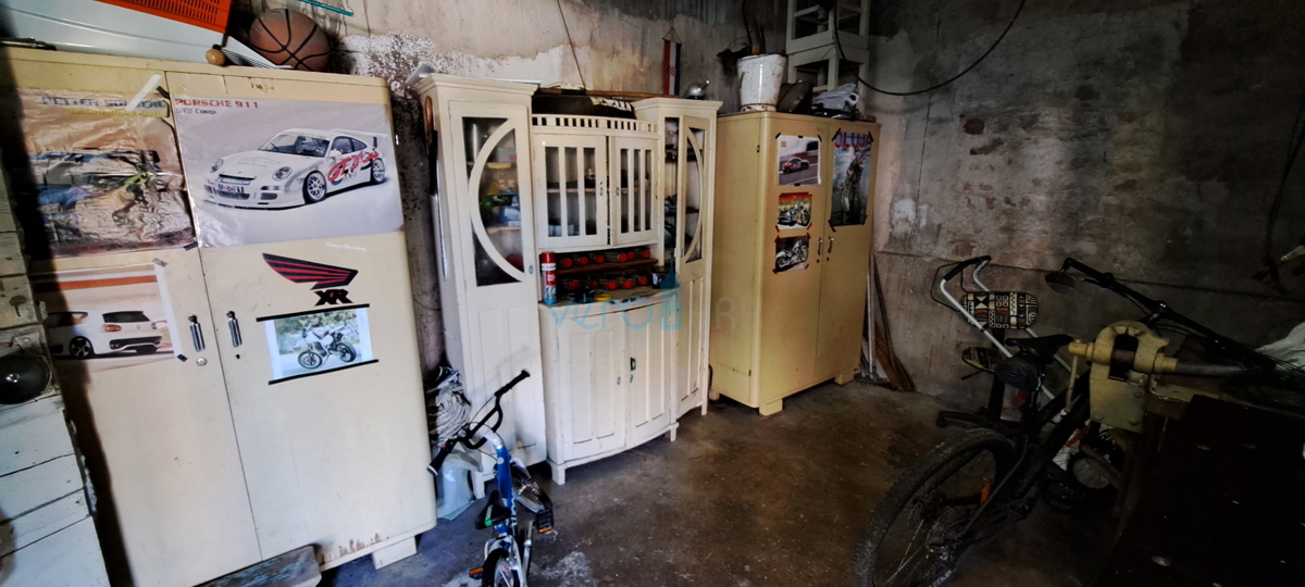 Malinska, samostojna kamnita hiša 160 m2 blizu morja in centra mesta, prodaja