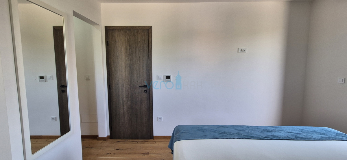 Mesto Krk, širša okolica, dvojna hiša, novogradnja, bazen, prodaja