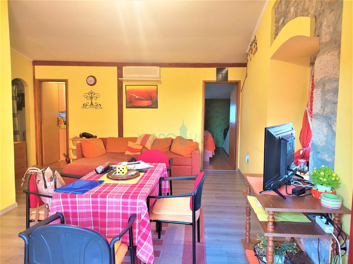 Crikvenica, center - 62 m2, 2 ss, druga vrsta od morja, prodamo
