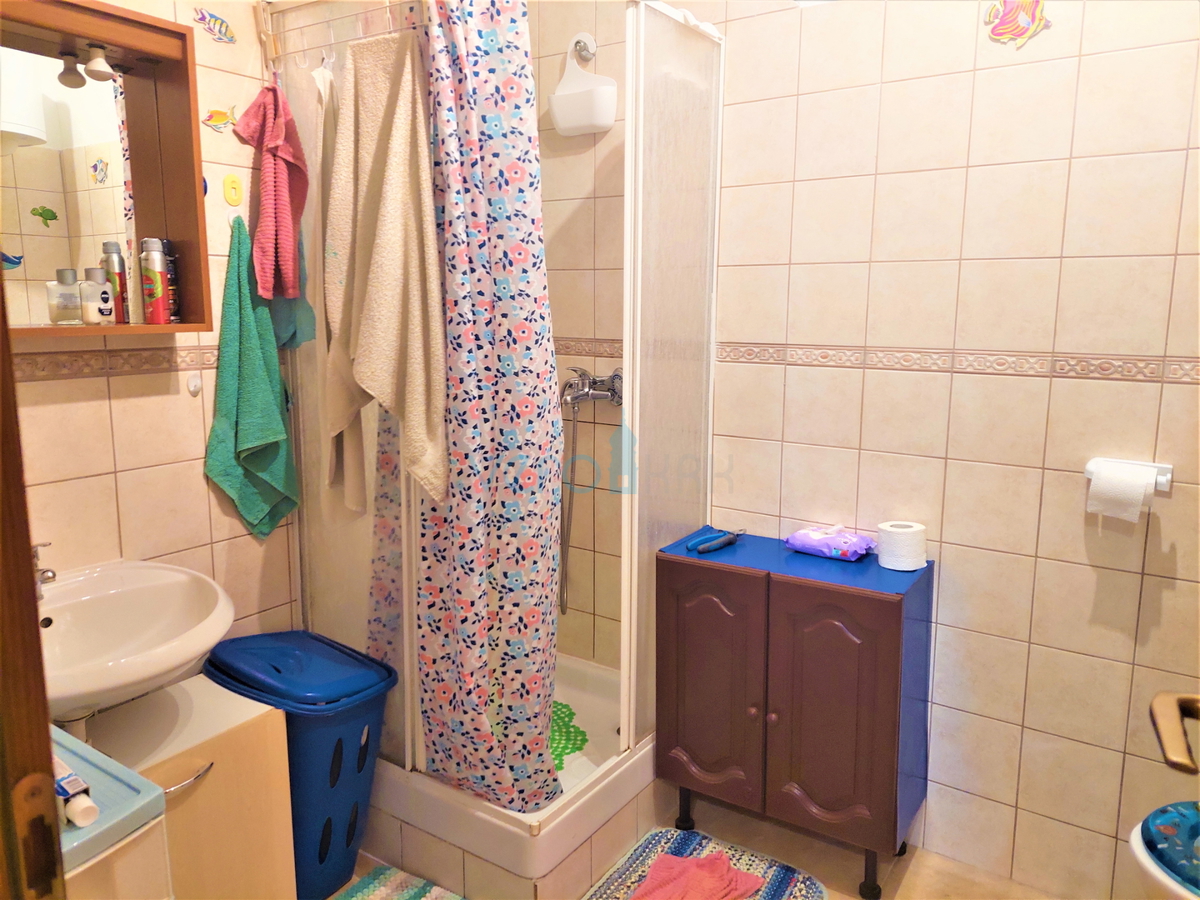 Crikvenica, center - 62 m2, 2 ss, druga vrsta od morja, prodamo