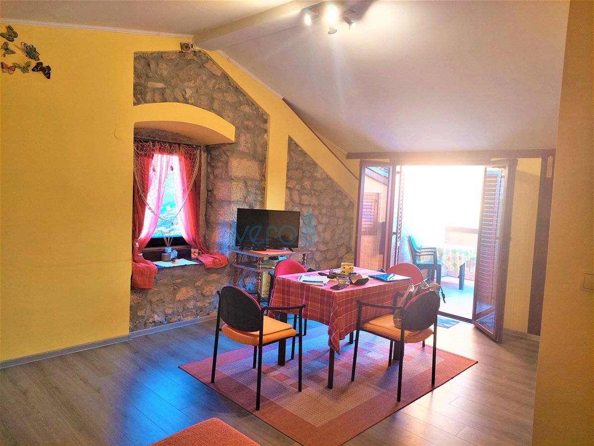 Crikvenica, center - 62 m2, 2 ss, druga vrsta od morja, prodamo