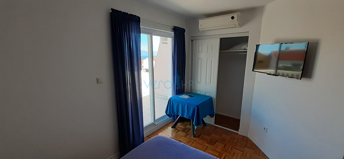 Otok Krk, Malinska, popolna turistična hiša v centru