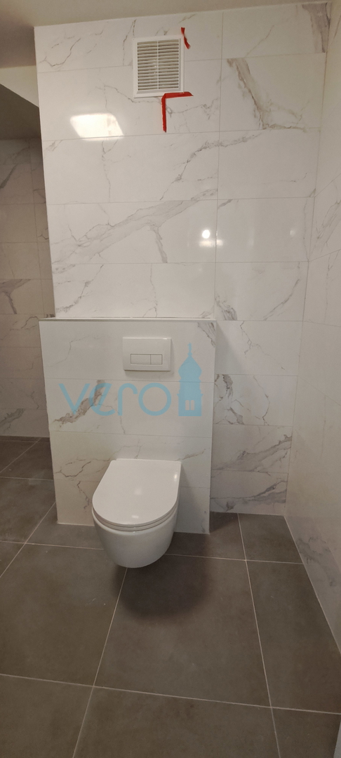 Mesto Krk, moderno dvosobno stanovanje v pritličju z vrtom, novogradnja, prodamo